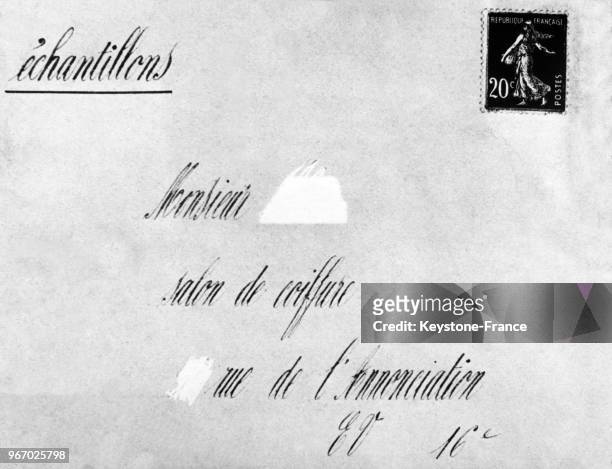 Une lettre piégée saisie par la police, signée par 'les Trois Juges de l'Enfer' le 17 décembre 1935 à Paris, France.