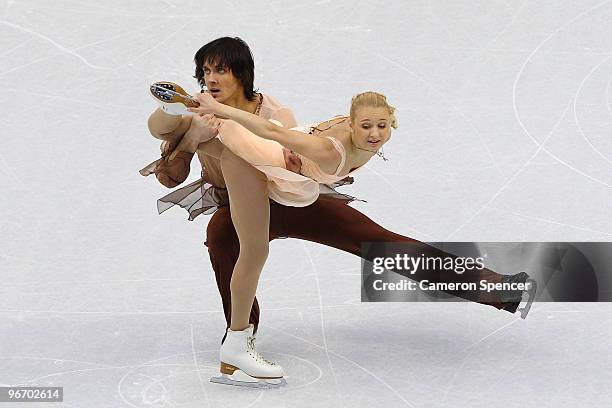 Maria Mukhortova and Maxim Trankov of Russia compete in the figure skating pairs short program on day 3 of the Vancouver 2010 Winter Olympics at...