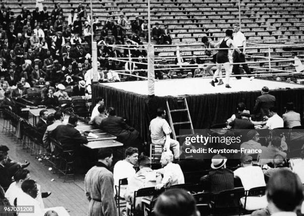 Le journal 'L'Intransigeant' a organisé un tournoi pré-olympique de boxe à Roland-Garros le 15 juin 1935 à Paris, France.