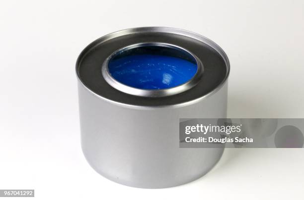 canned heat flame for warming chafing dishes on a white background - récipient de déchets médicaux photos et images de collection