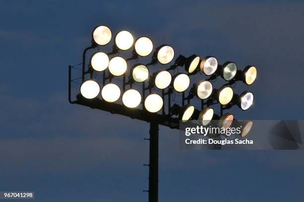 illuminated overhead stadium scene lights - american football field photos et images de collection