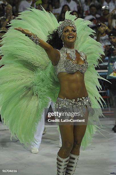 Imperatriz Leopoldinense's queen of the drums Luiza Brunet performs during the samba school's parade during the first day of Rio de Janeiro's...
