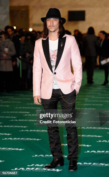 Oscar Jaenada arrives to the 2010 edition of the 'Goya Cinema Awards' ceremony at the Palacio de Congresos on February 14, 2010 in Madrid, Spain.