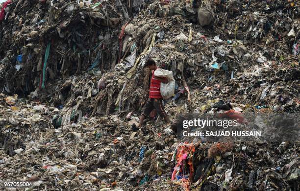 Indian Rag Pickers 773 Rag Picker Stock Photos, High-Res Pictures, and Images - Getty Images