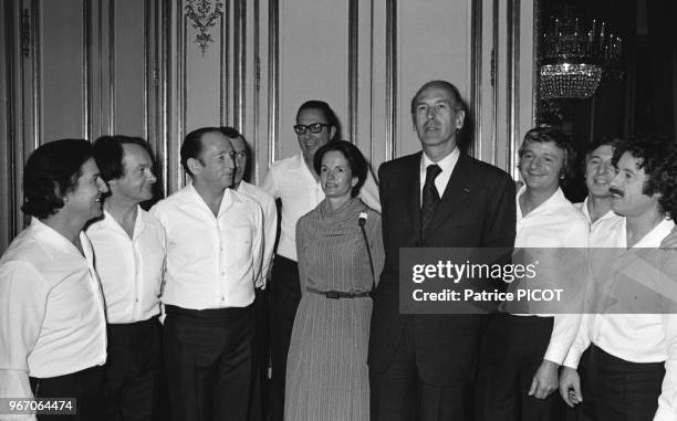 Valery Giscard d'Estaing, Anne Aymone and "les compagnons de la chanson".