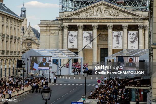 Le président de la république Francois Hollande sur écran géant lors de la cérémonie pour l'entrée au Panthéon des résistants Pierre Brossolette,...
