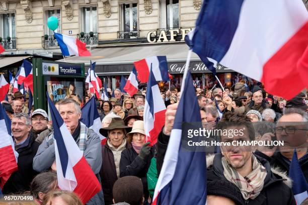Rassemblement de soutien à François Fillon, candidat du parti Les Républicains aux élections présidentielles, le 7 mars 2017, place du Trocadéro,...