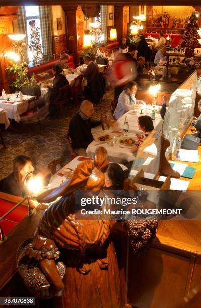 The famous Alsatian brasserie Chez Jenny at Place de la République with its historical decor and marquetry by Jenny Spindler. 20040100 Paris: la...