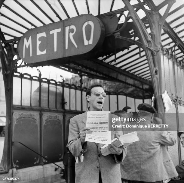 Demonstration at the Place de la Nation to support Julius and Ethel Rosenberg an american couple accused to be spies for the Soviet Union and...