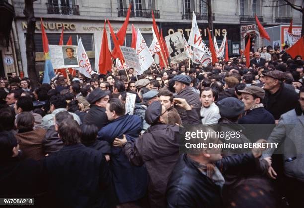 Manifestation de militants communistes à Paris, le 14 mars 1969, France.