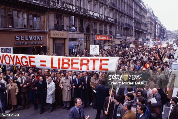 Manifestation des professionnels du tourisme à Paris, le 30 mars 1983, France.