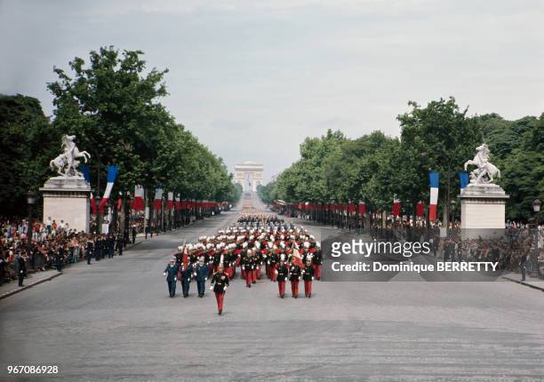 Etudiant de l'école militaire de Saint-Cyr, lors du défilé du 14 juillet 1972 sur les Champs-Elysées à Paris, France.