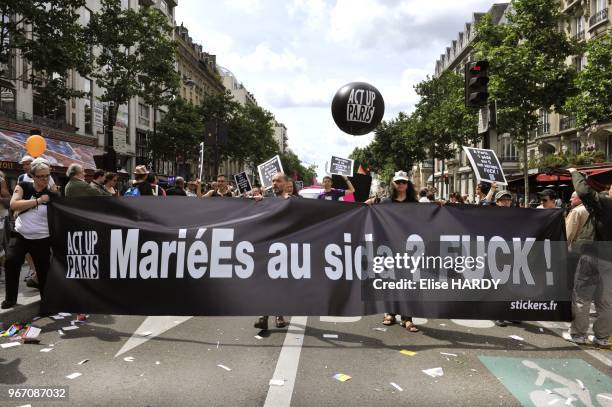 Defile annuel de la 'Marche des Fiertes' qui s'est d'abord appelee Gay Pride, puis la Lesbian and Gay Pride, puis LGBT Pride pour finalement...