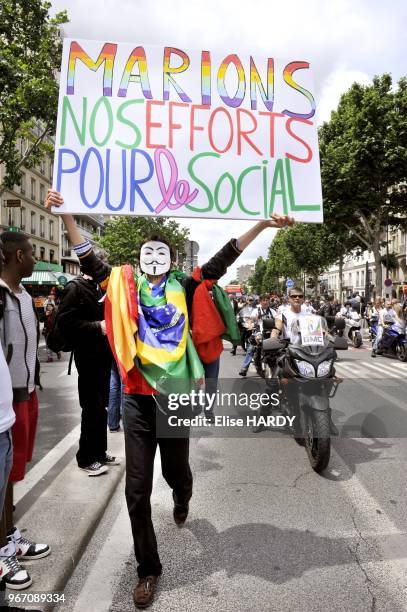 Defile annuel de la 'Marche des Fiertes' qui s'est d'abord appelee Gay Pride, puis la Lesbian and Gay Pride, puis LGBT Pride pour finalement...