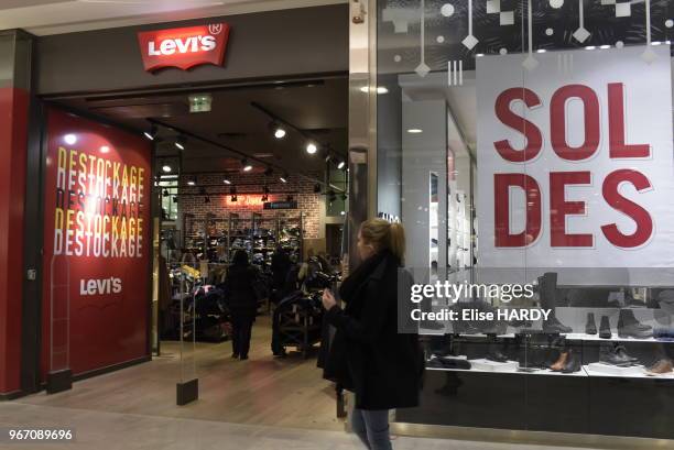 Soldes d'hiver 2014 à Paris.