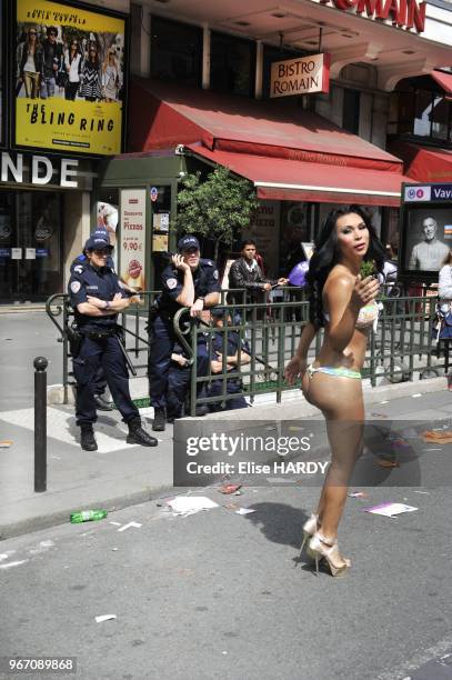 Defile annuel de la 'Marche des Fiertes' qui s'est d'abord appelee Gay Pride, puis la Lesbian and Gay Pride, puis LGBT Pride pour finalement...