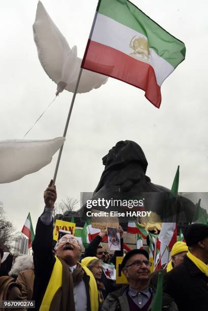 Manifestation organisé par le collectif 'No2Rohani & StopExecutionsIran' contre les exécutions en Iran, le 28 janvier 2016, Place Denfert-Rochereau,...