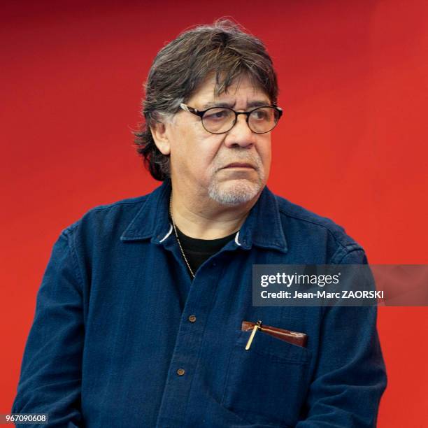 écrivain et réalisateur chilien Luis Sepulveda, figure emblématique de la littérature latino-américaine lors de 'Livre Paris', le 36e Salon du Livre...