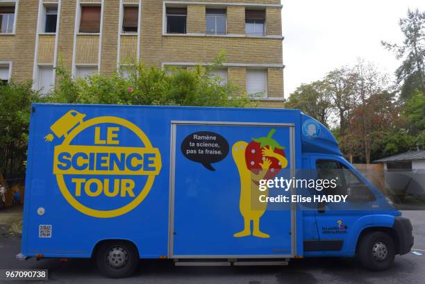 Camion du Science Tour à la Ressourcerie Créative - Les Grands Voisins dans l?ancien hôpital Saint-Vincent de Paul à Paris, France, le 20 septembre...