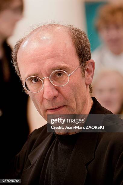 Le dessinateur belge Philippe Geluck, auteur de la série de bande dessinée 'Le Chat', lors du salon du livre le 15 mars 2008 à Paris, France.