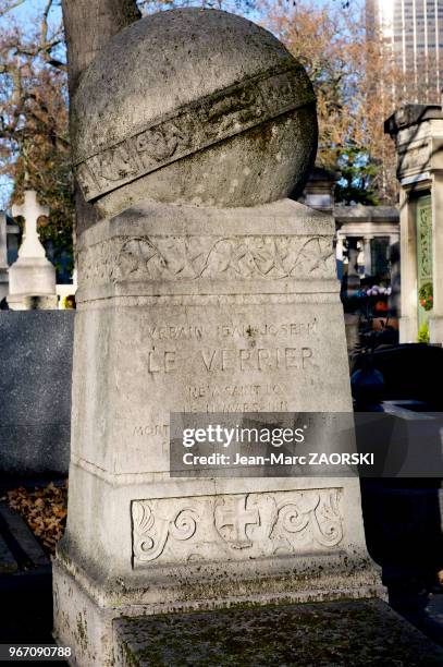 Tombe de l'astronome et mathématicien français spécialisé en mécanique céleste, découvreur de la planète Neptune et fondateur de la météorologie...