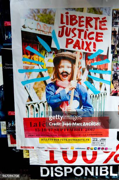 Affiche pour la Fête de l'Humanité, enfant tenant une pancarte "Liberté, Justice, Paix" le 22 septembre 2017, Paris, France.