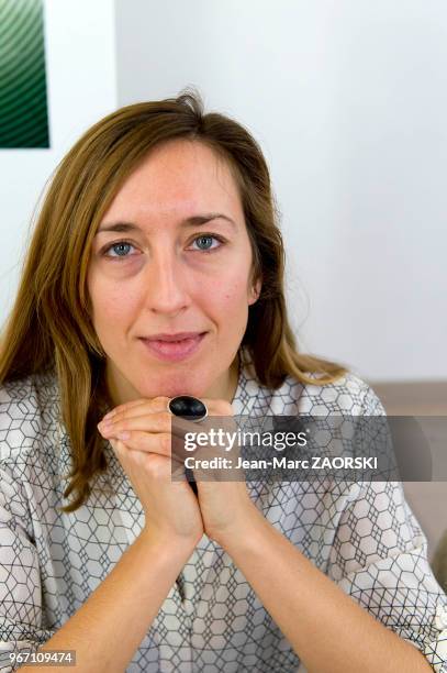 Portrait d'Émilie Guillaumin, venue présenter son premier roman « Féminine », à l'occasion de l'évènement « Radio-France fête le livre », à Paris en...