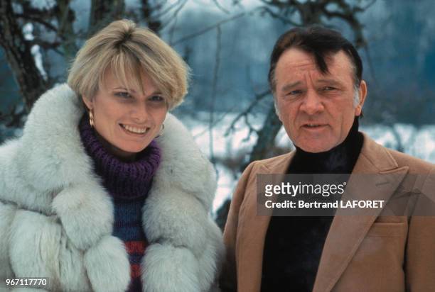 Richard Burton et son épouse Suzy Hunt à Gstaad le 22 décembre 1977, Suisse.