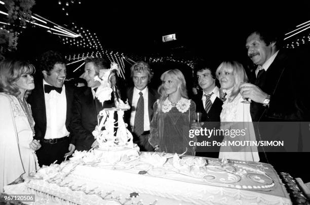 Mariage d'Elizabeth Haas dit Babette et de Michel Sardou, le 14 octobre 1977, en présence de Joe Dassin, de leur témoin Johnny Hallyday et sa femme...