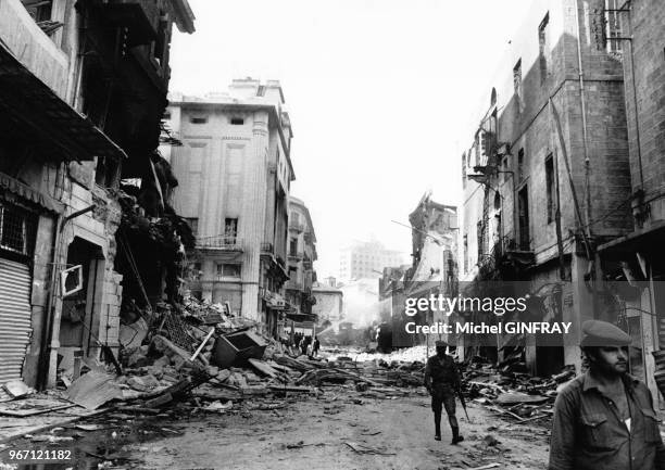 Destructions dans une rue de Beyrouth pendant la guerre du Liban, le 21 septembre 1975.