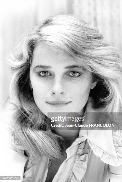 Charlotte Rampling dans sa chambre d'hotel le 14 décembre 1973 à Paris, France.