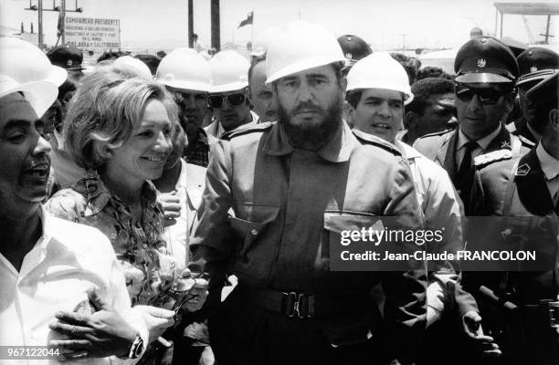 Fidel Castro visite l'usine de nitrate de Maria Elena dans le désert d'Atacama le 13 novembre 1971 au Chili.