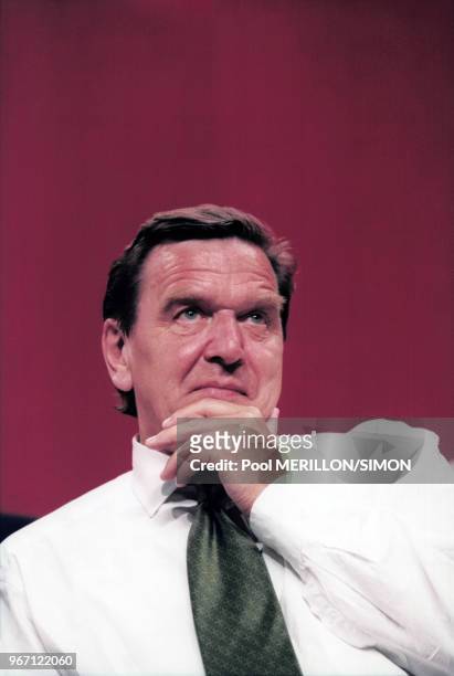 Gerhard Schröder lors de la réunion des dirigeants socialistes pour l'Europe le 27 mai 1999 à Paris, France.