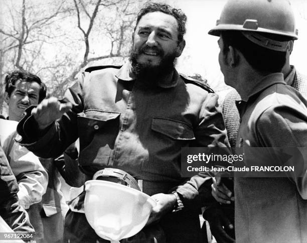 Visite des mines de nitrate d'Atacama par Fidel Castro le 13 novembre 1971 au Chili.