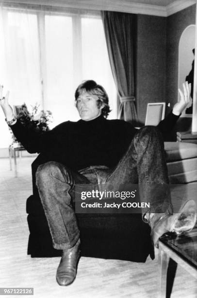 Robert Redford nterviewé lors d'une promotion presse le 13 mai 1980 dans un palace de Londres, Royaume-Uni.