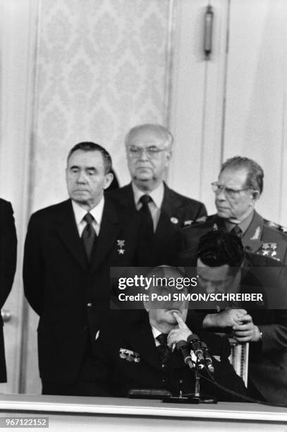 Léonid Brejnev, Alexis Kossyguine et Dmitri Oustinov signent le Traité Salt II le 18 juin 1979 en Autriche.