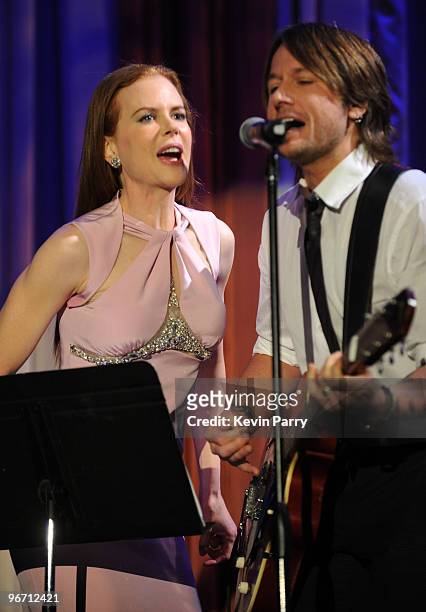 Actress Nicole Kidman and musician Keith Urban perform at the G'Day USA 2010 Black Tie gala at the Hollywood & Highland Center on January 16, 2010 in...