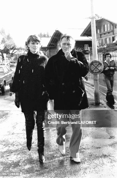 Richard Burton et son épouse Suzie Hunt à Gstaad le 22 décembre 1977, Suisse.