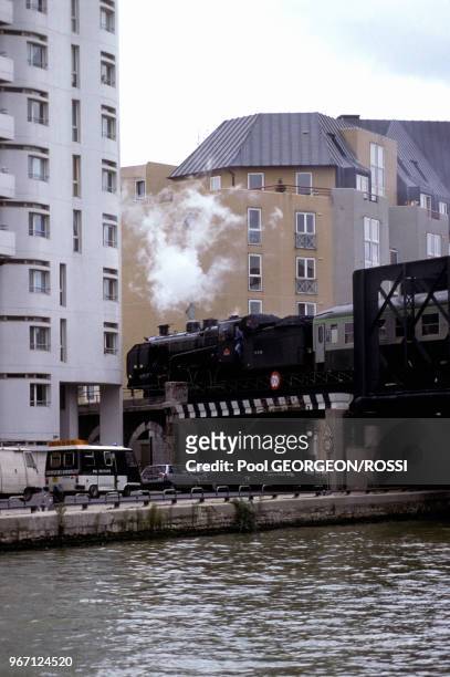 Balade a bord du train de la Petite Ceinture le 19 Octobre 1991 a Paris, France.