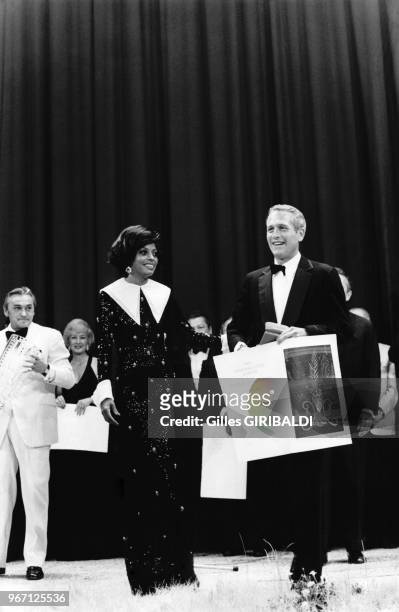 La chanteuse américaine Diana Ross et l'acteur américain Paul Newman le 25 mai 1973 au Festival de Cannes, France.