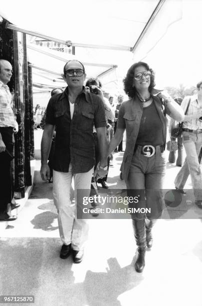 Le réalisateur italien Pasquale Squitieri et son épouse l'actrice italienne Claudia Cardinale, les 15 et 16 mai 1976 au festival de Cannes, France.