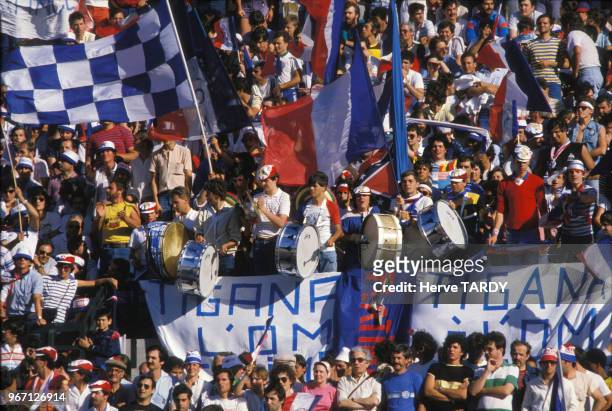 Supporters de l'équipe de France lors du match de demi-finale France-Portugal pendant le Championnat d'Europe de football au Stade Vélodrome le 23...
