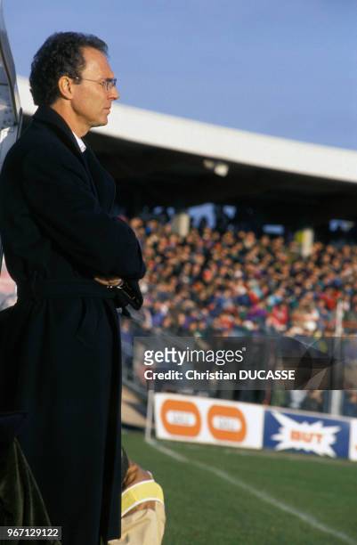 Ancien footballeur Franz Beckenbauer, entraîneur de l'OM, lors d'un match de football le 23 décembre 1990 à Marseille, France.