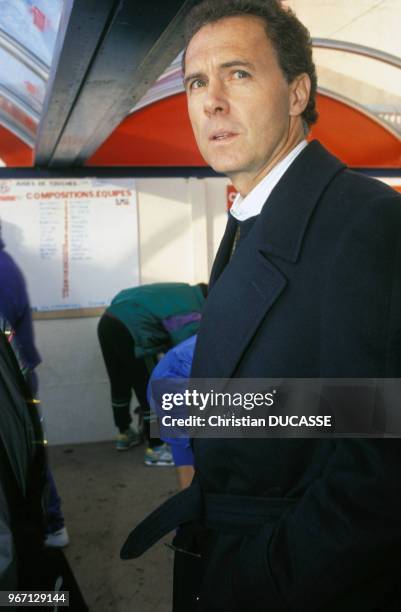 Ancien footballeur Franz Beckenbauer, entraîneur de l'OM, lors d'un match de football le 23 décembre 1990 à Marseille, France.