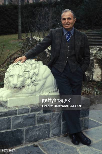Acteur James Mason sur la terrasse de sa maison le 16 decembre 1975 a Vevey, Suisse.