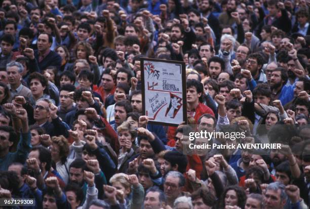 Obseques de Santiago Brouard, leader independantiste basque adjoint au maire assassine par un activiste d'extreme-droite, le 22 novembre 1984 a...