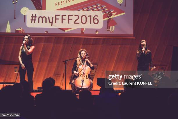 Lucie, Juliette et Elisa du groupe L.E.J pendant la cérémonie d?ouverture du 6ème 'My French Film Festival' à la Tour Eiffel le 17 janvier 2016,...