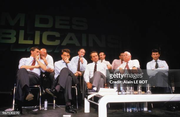 François Léotard, Alain Madelin, Gérard Longuet, André Giraud et Philippe de Villiers lors du Forum du Parti républicain le 28 avril 1987 à Nantes,...