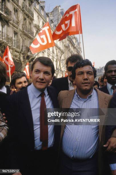 Le représentant CGT Métallurgie André Sainjon et le délégué de la CGT Akka Ghazzi lors d'une manifestation des ouvriers de Citroën le 21 avril 1984 à...