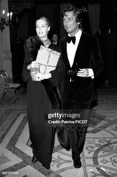 Romy Schneider et le baron Guy de Rothschild lors de la première du film 'Le Parrain' à Paris, le 18 octobre 1972, France.
